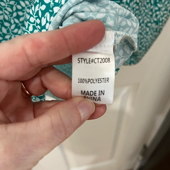 Cezele greek long sleeve with small leaf print throughout size small - Picture 6 of 6